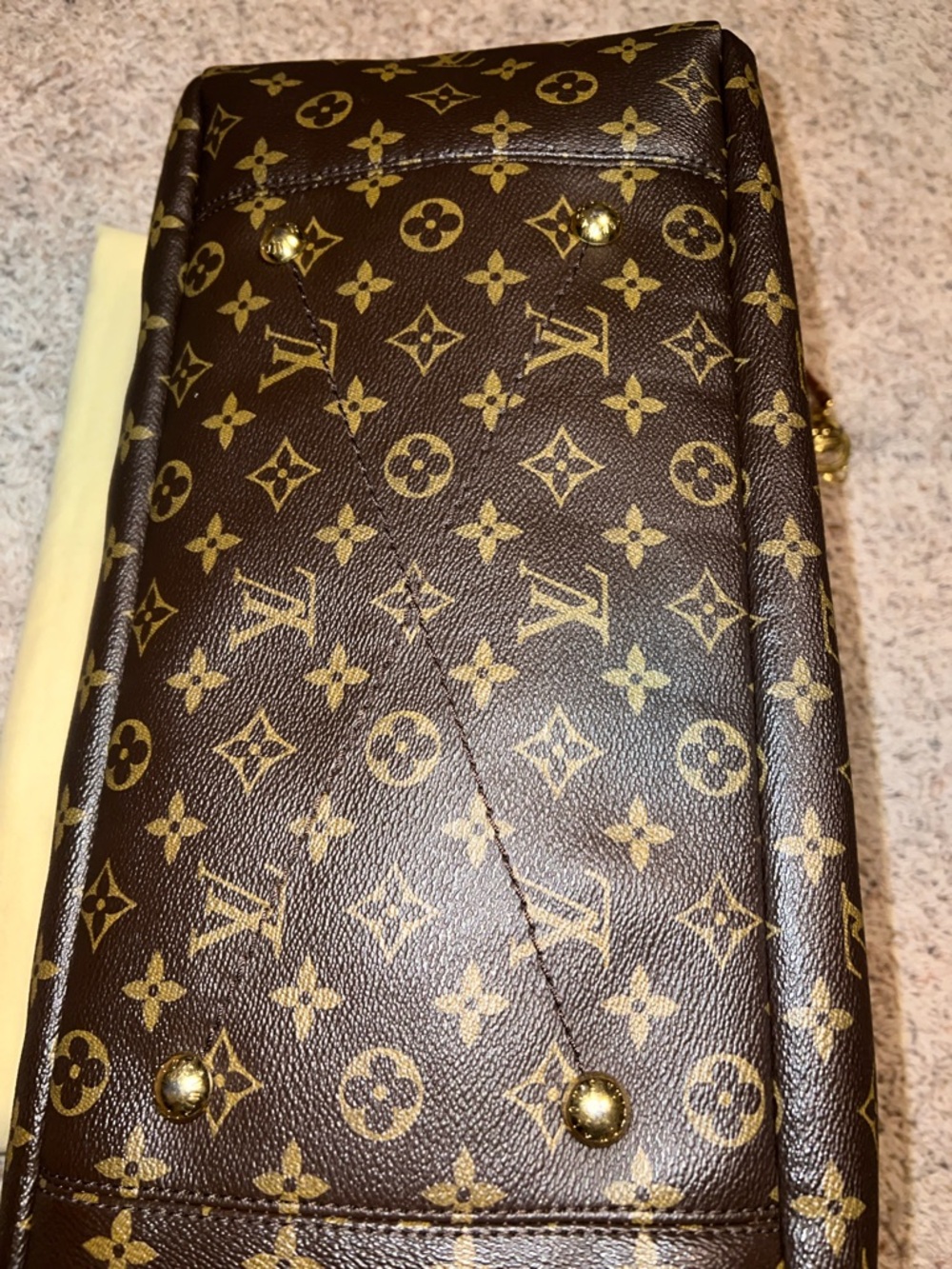 EUC Louis Vuitton Artsy - Picture 5 of 16
